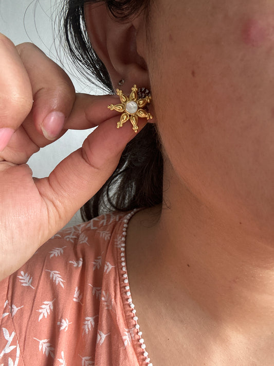 Phool Silver Ear Stud