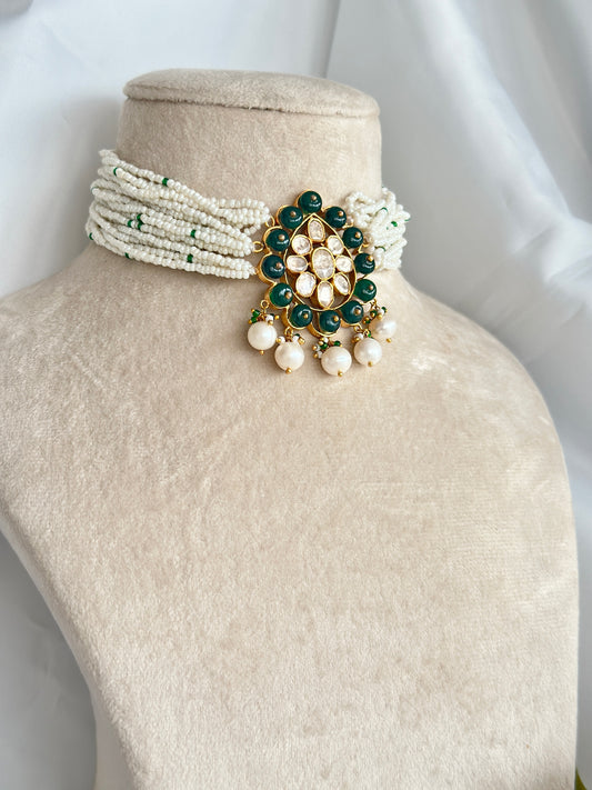 Armaiti Choker in green gemstones