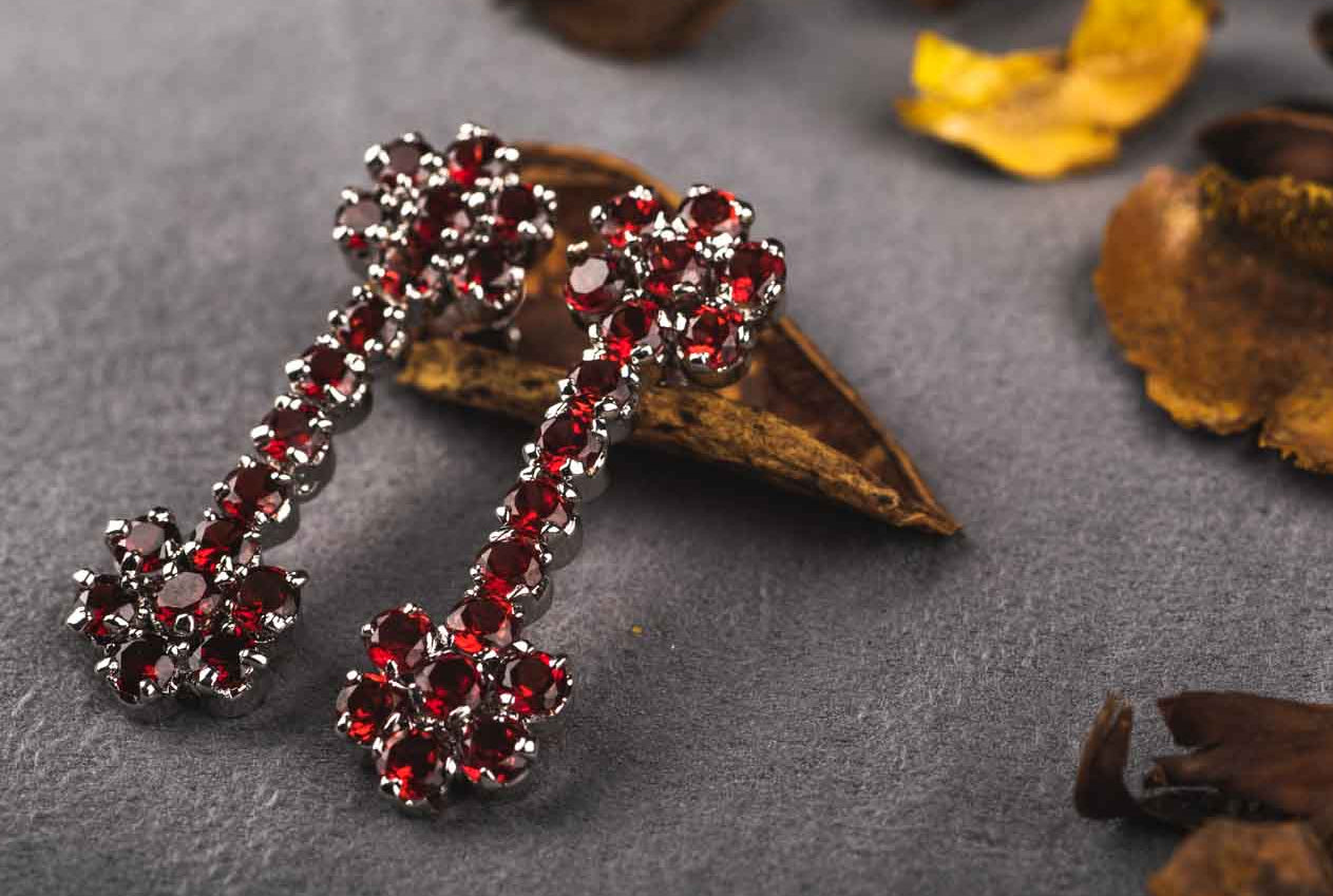 SILVER FLORAL GARNET DANGLER