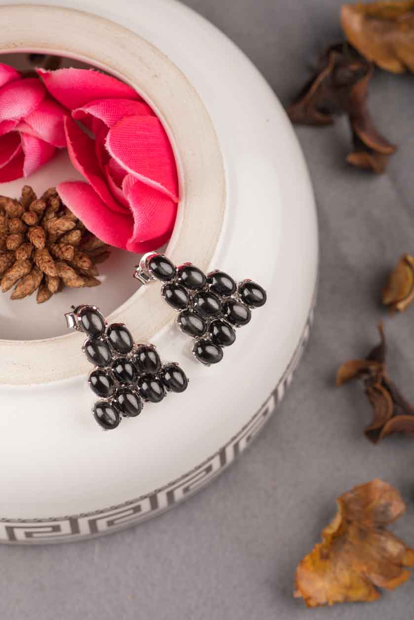 BLACK STAR STUDS